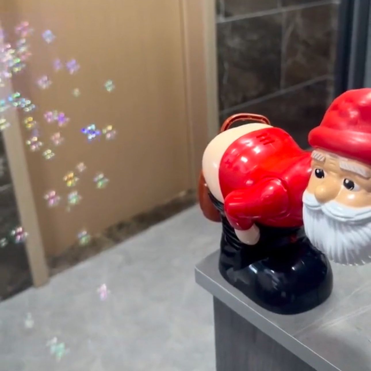 E Santa Claus Bubble Machine with Music & Light